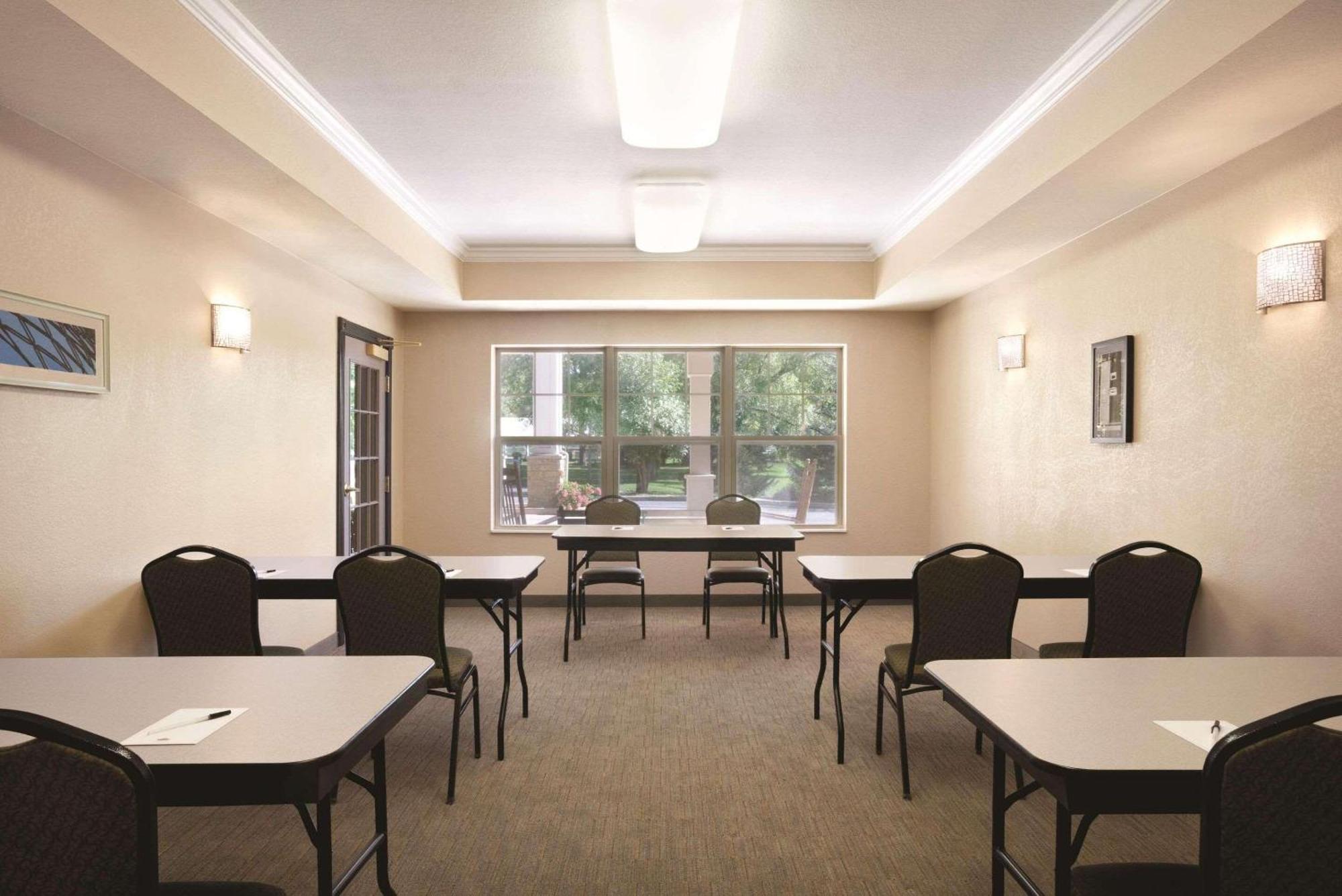 Country & By Radisson, Madison Southwest, Wi Hotel 2*